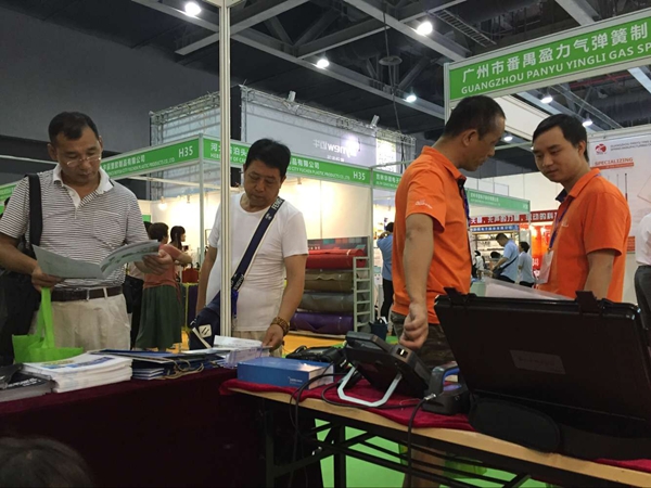 亞泰光電攜百萬像素工業(yè)內(nèi)窺鏡亮機2016第十四屆汽車養(yǎng)護展