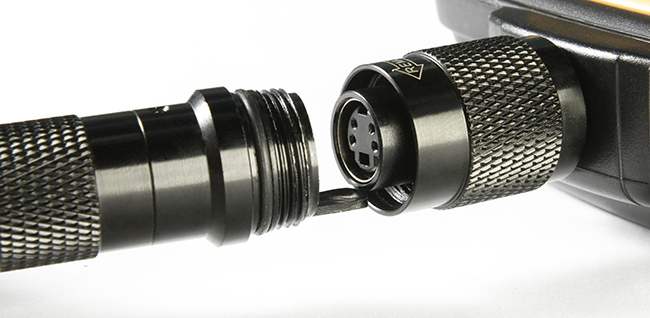 WIE經(jīng)濟(jì)型內(nèi)窺鏡采用螺旋式鎖扣設(shè)計(jì)，軟管更換方便隨心，一臺(tái)主機(jī)可更換多種鏡頭