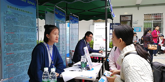 亞泰光電校園行招聘會湖南大學招聘現(xiàn)場