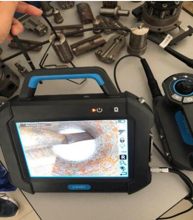 我司的工業(yè)內(nèi)窺鏡在客戶的機(jī)械制造廠的演示