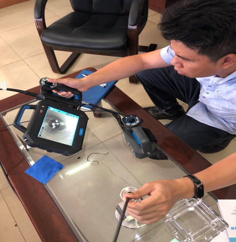 我司工程師在客戶公司的生產(chǎn)現(xiàn)場(chǎng)演示