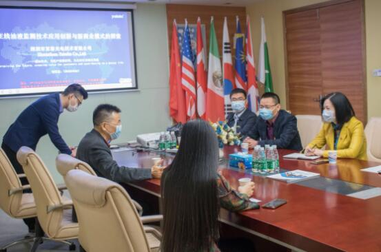 領(lǐng)導(dǎo)認(rèn)真聽取報告